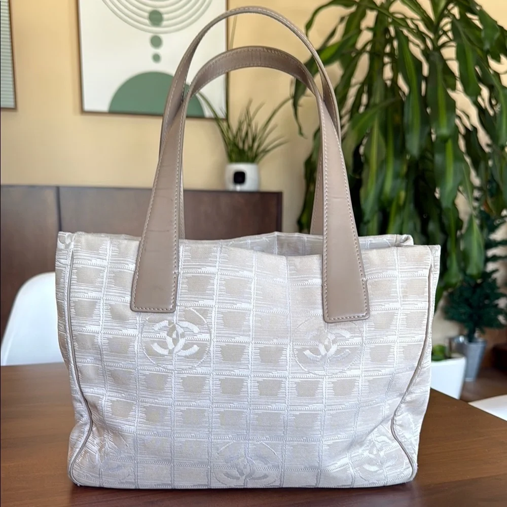 CHANEL Travel Line Beige Nylon Tote Bag - Picture 3 of 16